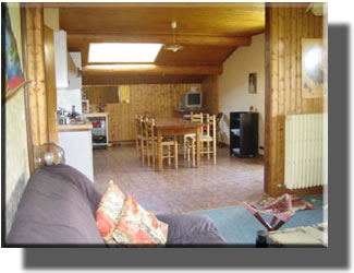 La cuisine vue depuis le salon